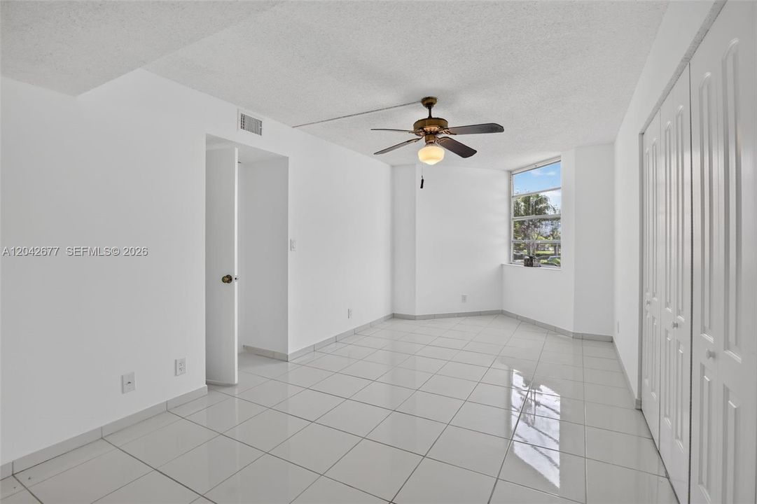 For Sale: $255,000 (3 beds, 2 baths, 1124 Square Feet)