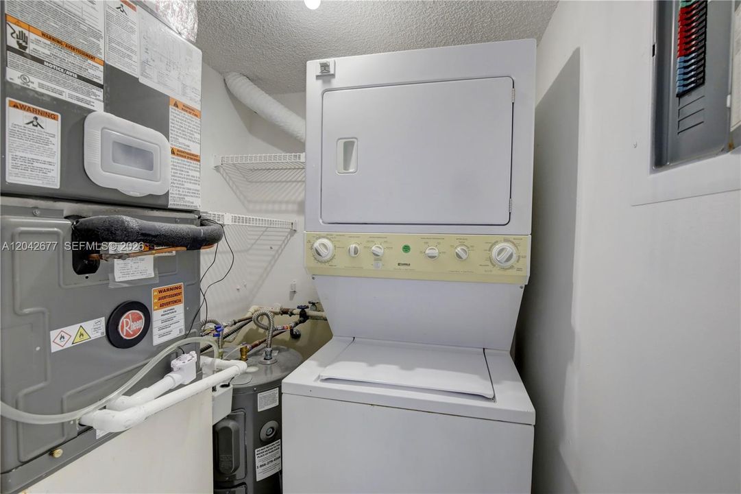 For Sale: $255,000 (3 beds, 2 baths, 1124 Square Feet)