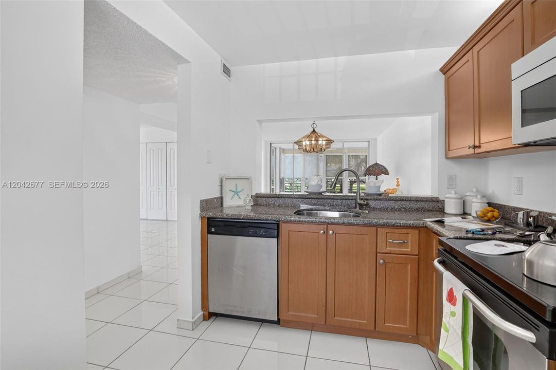 For Sale: $255,000 (3 beds, 2 baths, 1124 Square Feet)