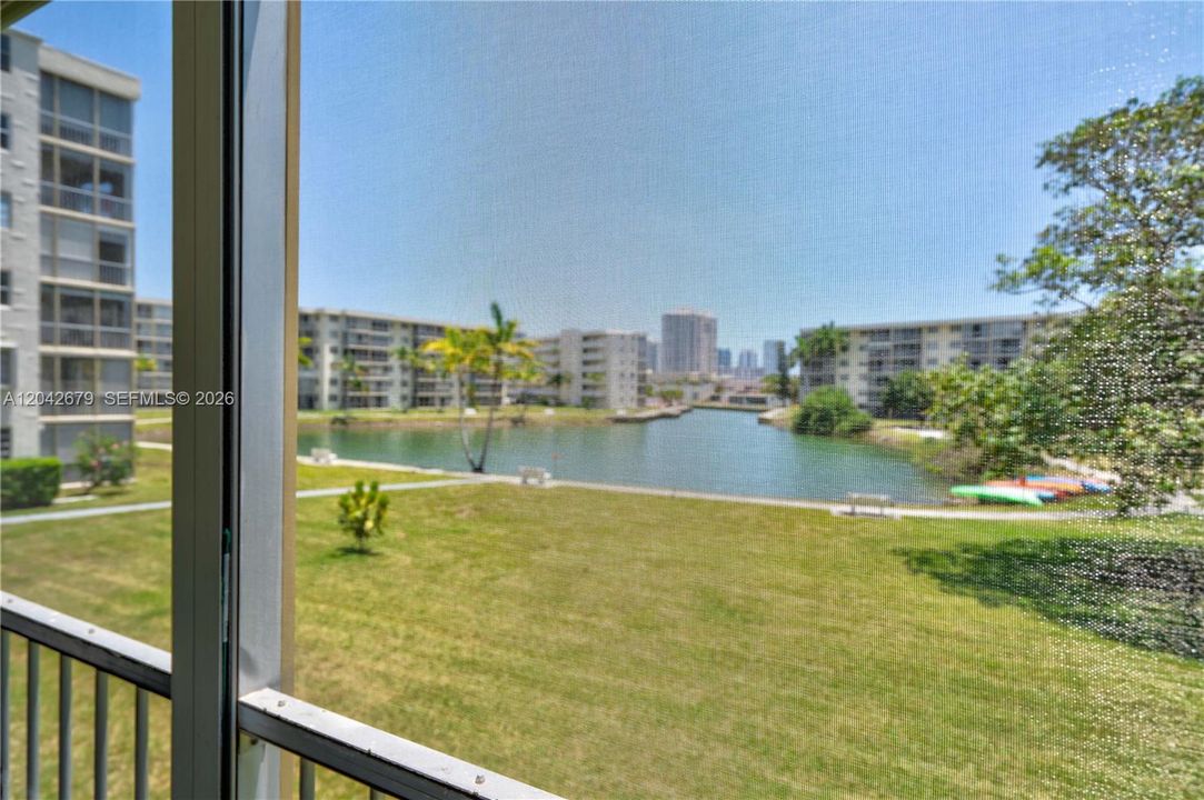 For Sale: $174,900 (1 beds, 1 baths, 768 Square Feet)