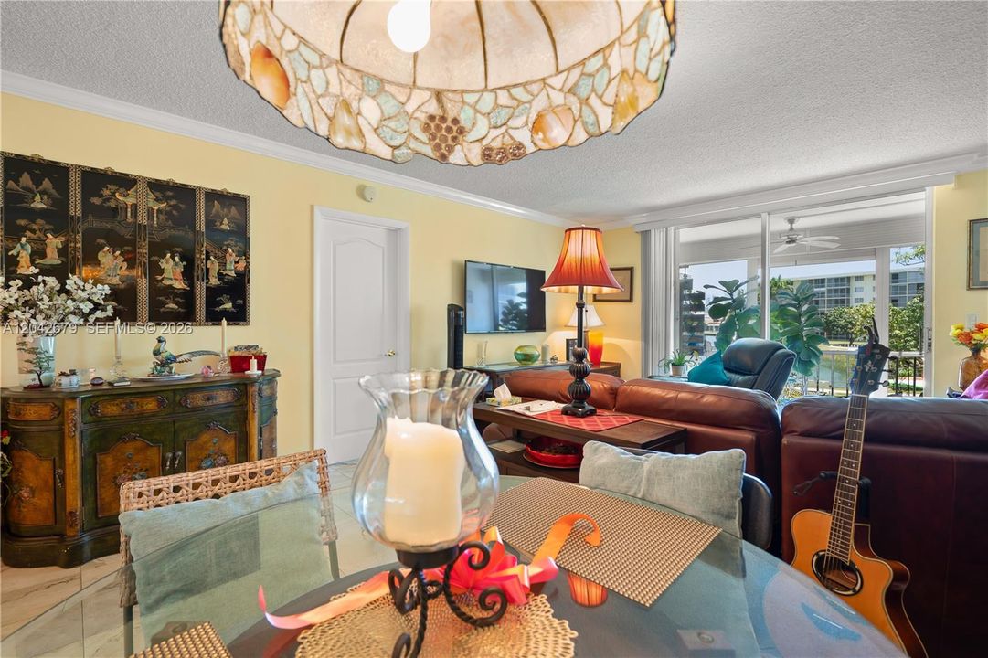 For Sale: $174,900 (1 beds, 1 baths, 768 Square Feet)