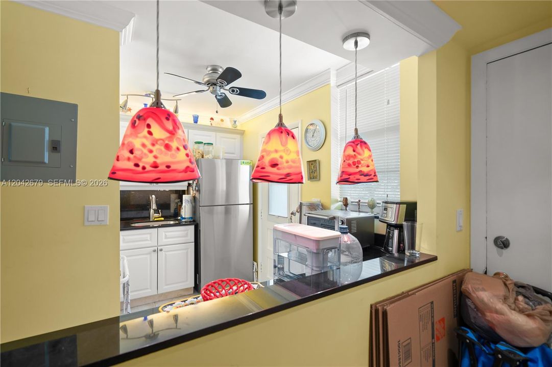 For Sale: $174,900 (1 beds, 1 baths, 768 Square Feet)