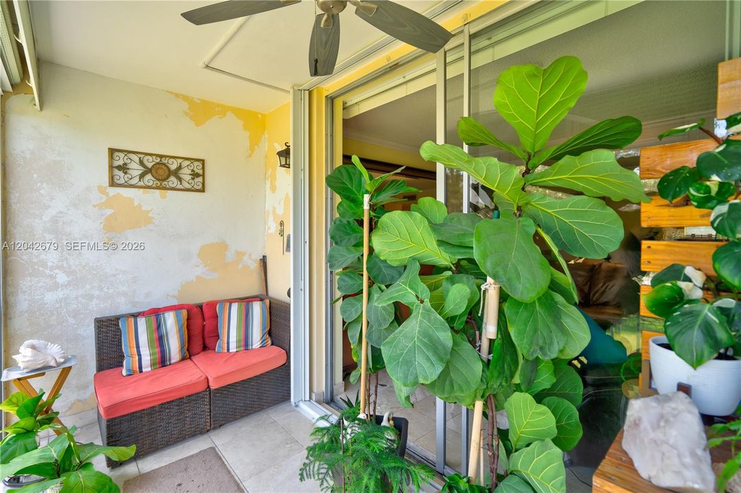 For Sale: $174,900 (1 beds, 1 baths, 768 Square Feet)