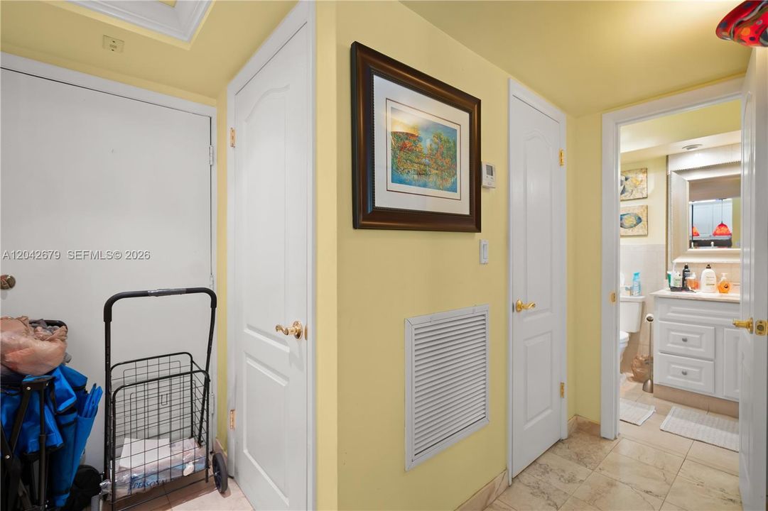 For Sale: $174,900 (1 beds, 1 baths, 768 Square Feet)