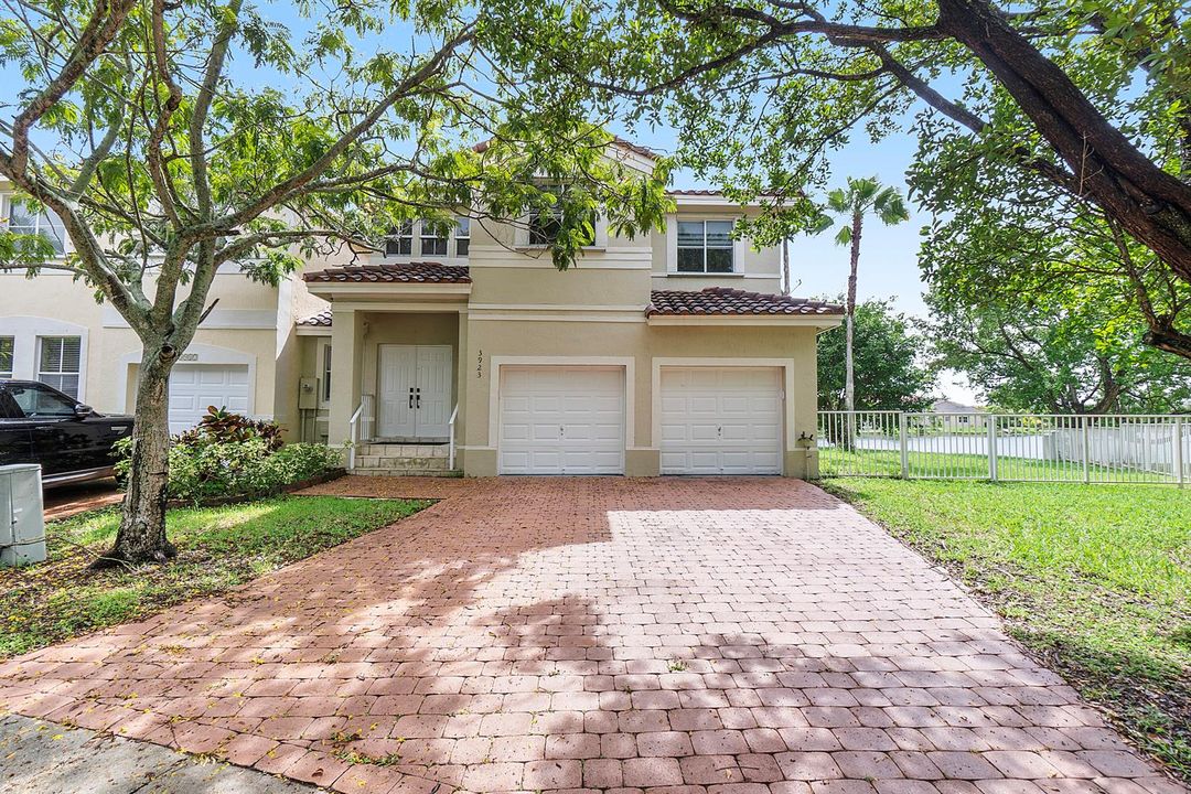 3923 SW 169th Ter