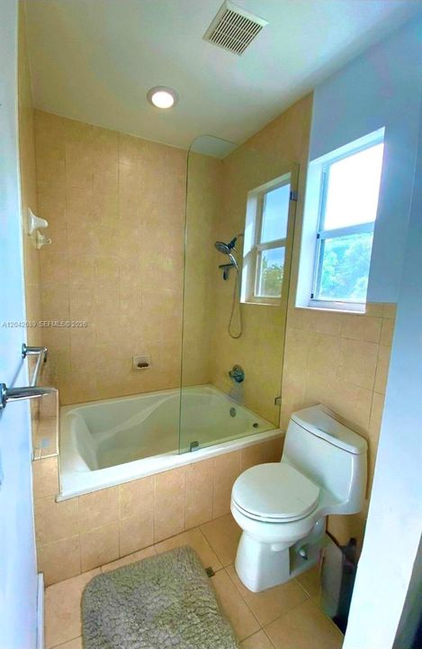 Primary Over-sized bath/tub Combo