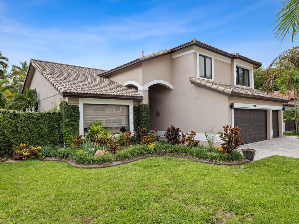 En Venta: $870,000 (4 camas, 3 baños, 2696 Pies cuadrados)