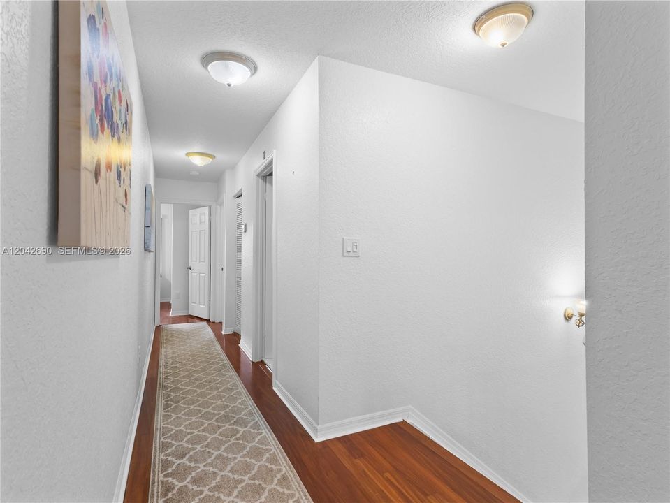 En Venta: $870,000 (4 camas, 3 baños, 2696 Pies cuadrados)