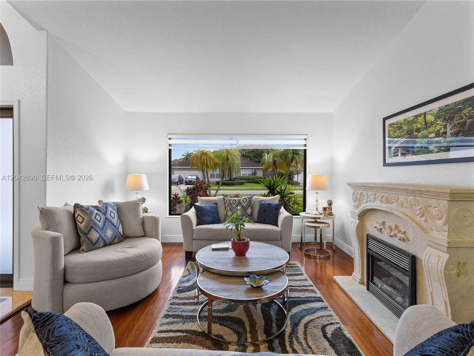 En Venta: $870,000 (4 camas, 3 baños, 2696 Pies cuadrados)