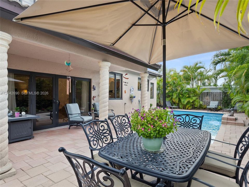 En Venta: $870,000 (4 camas, 3 baños, 2696 Pies cuadrados)
