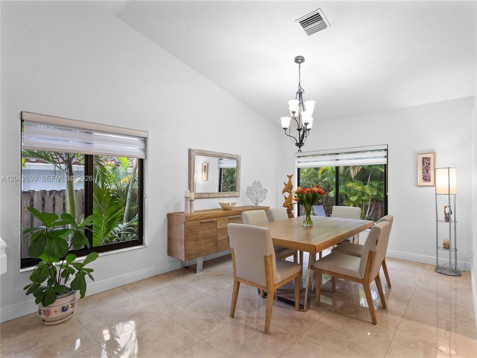 En Venta: $870,000 (4 camas, 3 baños, 2696 Pies cuadrados)