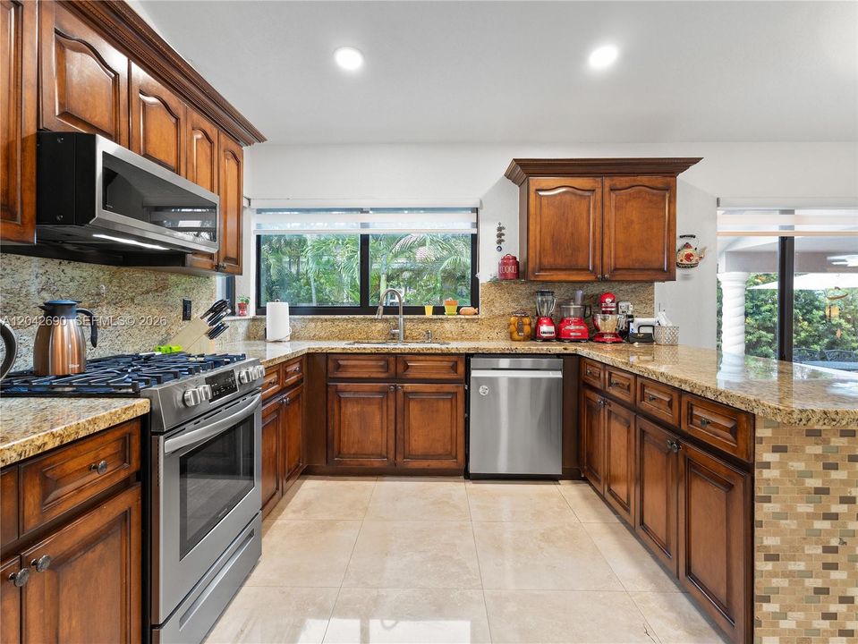 En Venta: $870,000 (4 camas, 3 baños, 2696 Pies cuadrados)