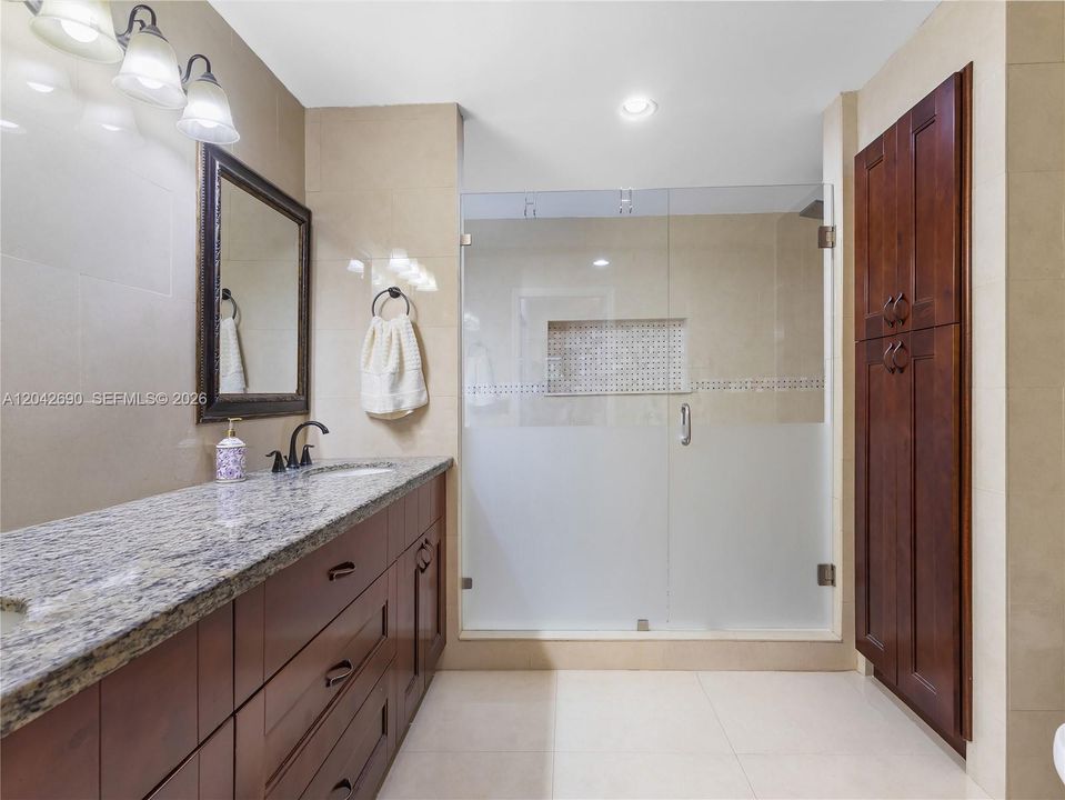 En Venta: $870,000 (4 camas, 3 baños, 2696 Pies cuadrados)