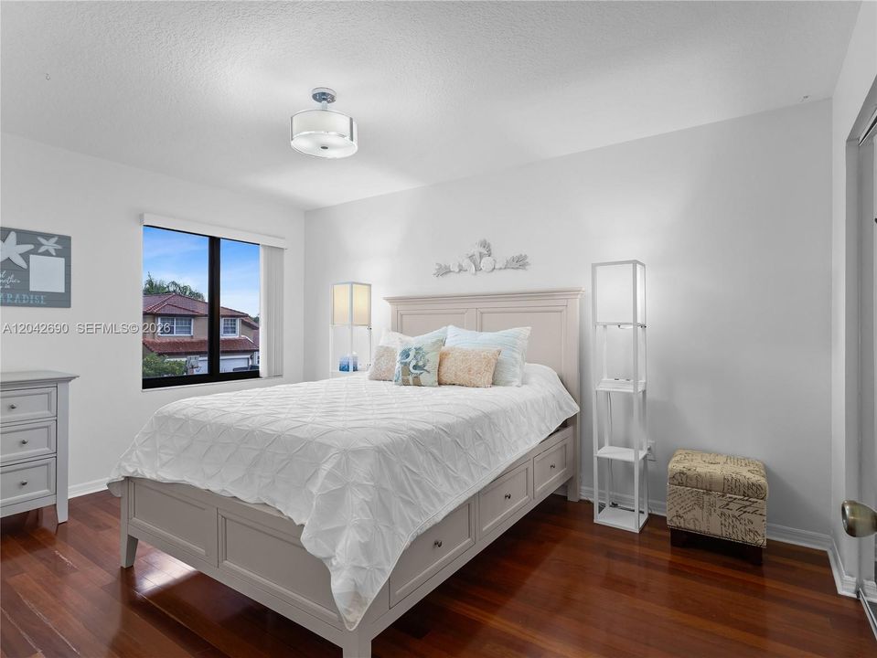 En Venta: $870,000 (4 camas, 3 baños, 2696 Pies cuadrados)