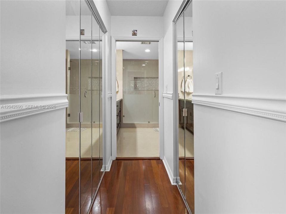 En Venta: $870,000 (4 camas, 3 baños, 2696 Pies cuadrados)