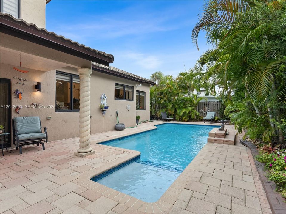 En Venta: $870,000 (4 camas, 3 baños, 2696 Pies cuadrados)