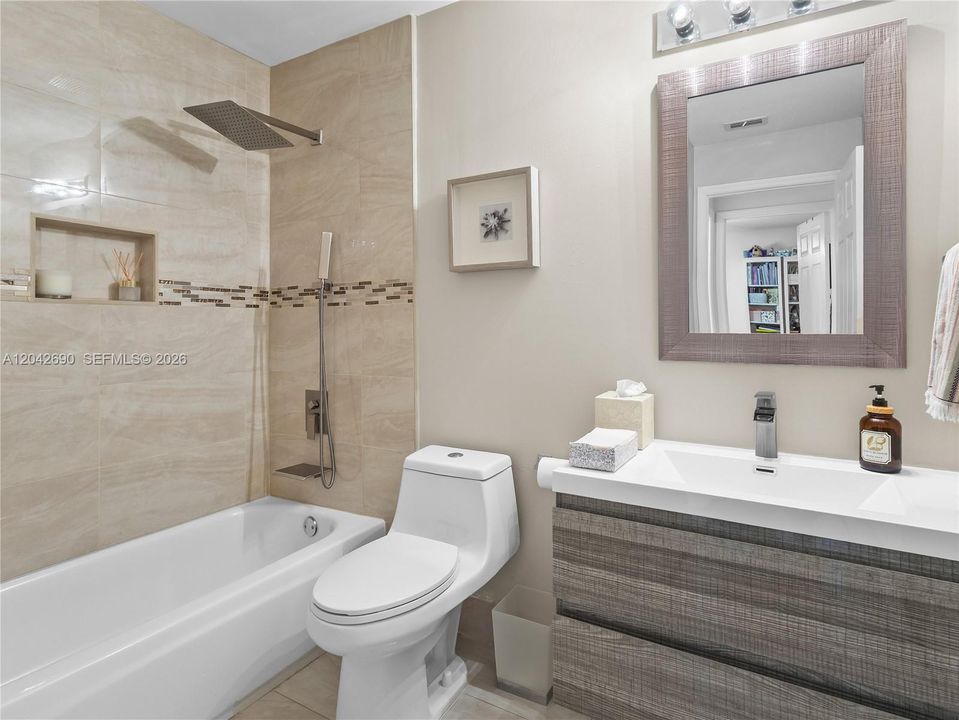 En Venta: $870,000 (4 camas, 3 baños, 2696 Pies cuadrados)