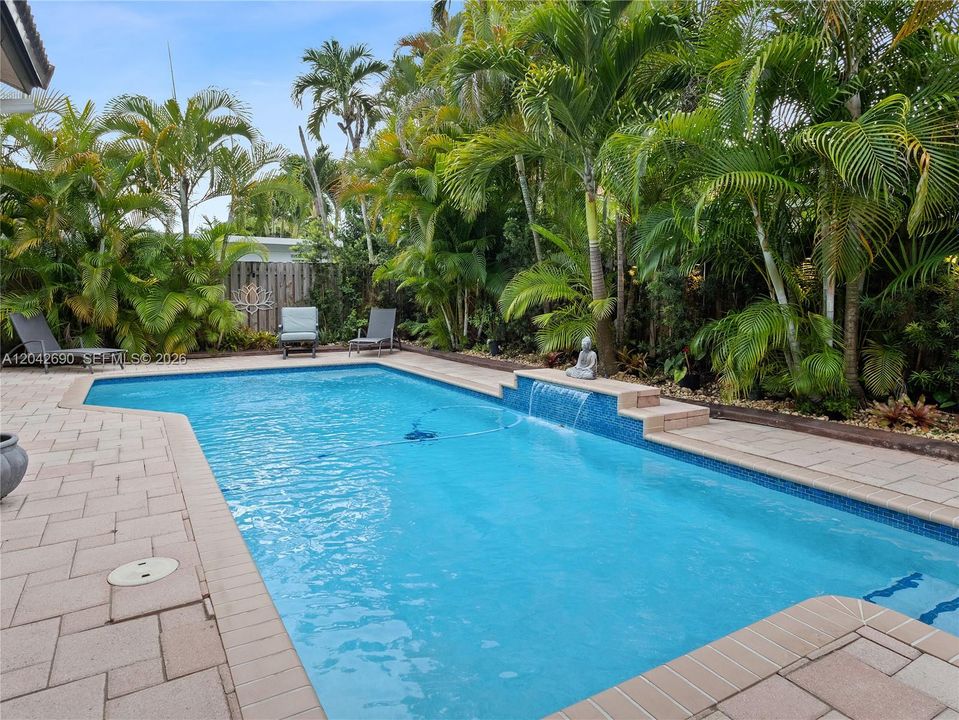 En Venta: $870,000 (4 camas, 3 baños, 2696 Pies cuadrados)
