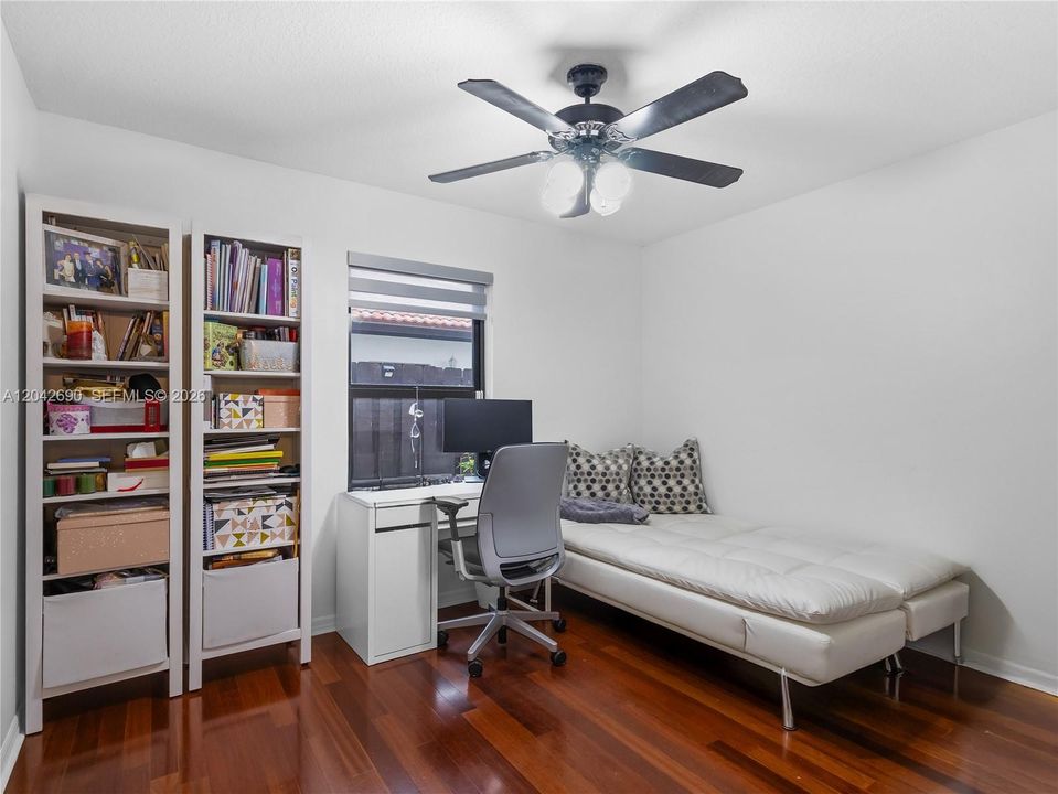 En Venta: $870,000 (4 camas, 3 baños, 2696 Pies cuadrados)