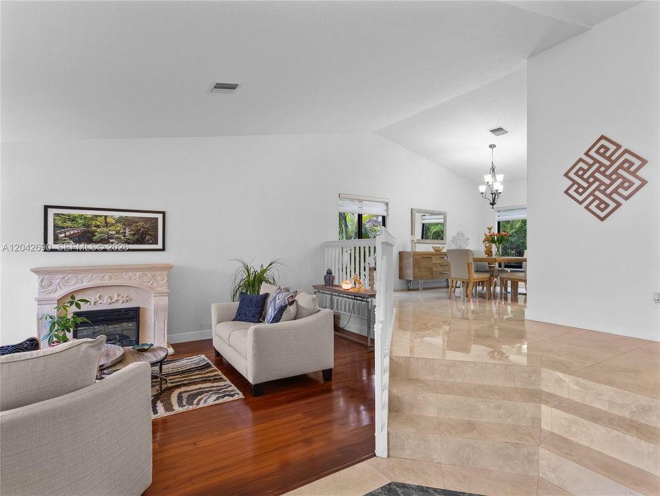 En Venta: $870,000 (4 camas, 3 baños, 2696 Pies cuadrados)