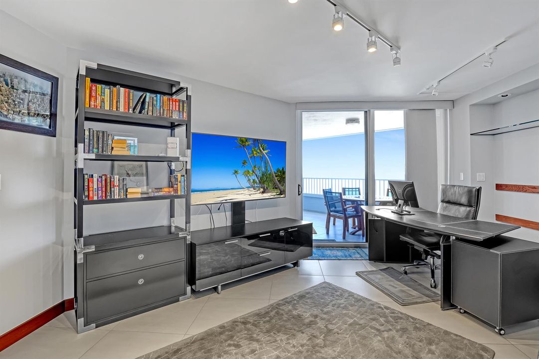 Office/bedroom
