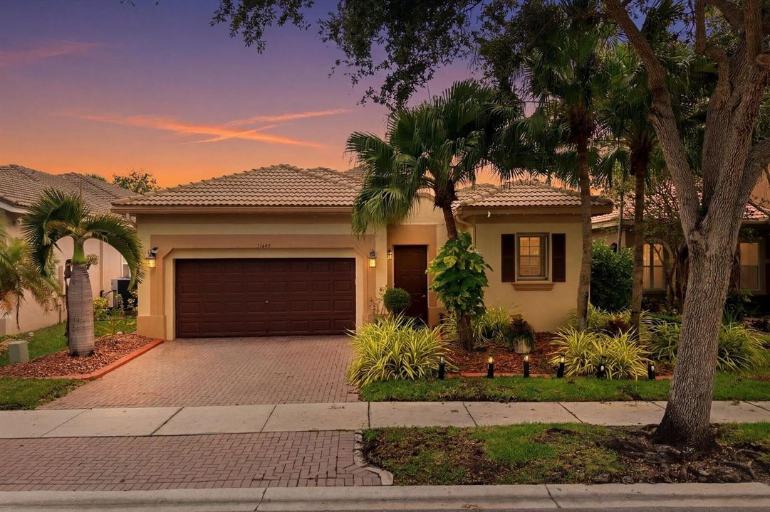 64-11645 NW 71st Place_twilight_064
