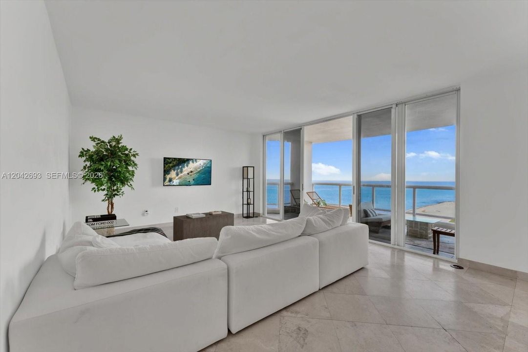 For Sale: $2,300,000 (2 beds, 2 baths, 1250 Square Feet)