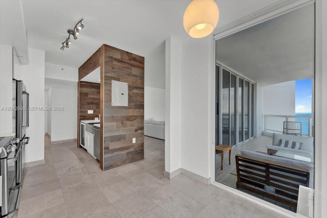 For Sale: $2,300,000 (2 beds, 2 baths, 1250 Square Feet)
