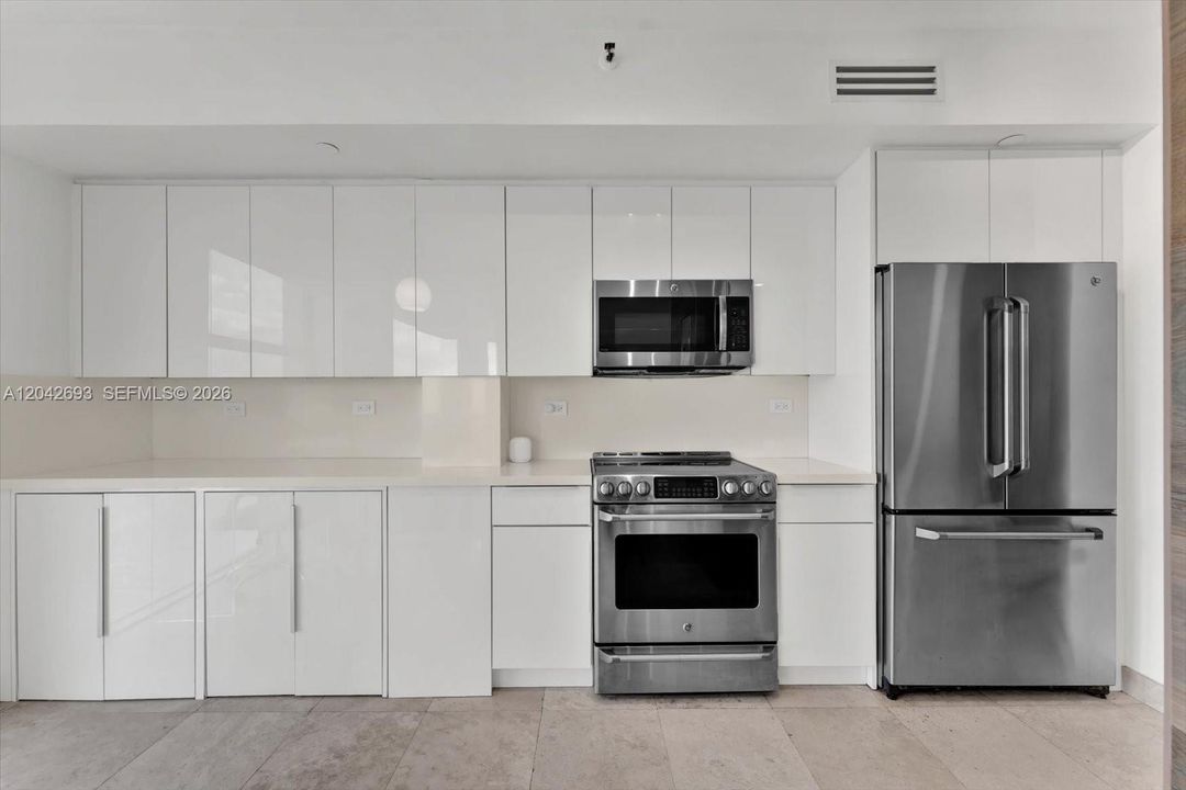 For Sale: $2,300,000 (2 beds, 2 baths, 1250 Square Feet)