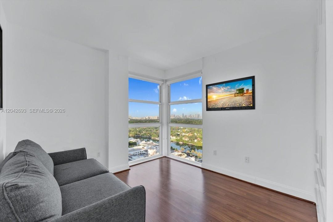 For Sale: $2,300,000 (2 beds, 2 baths, 1250 Square Feet)