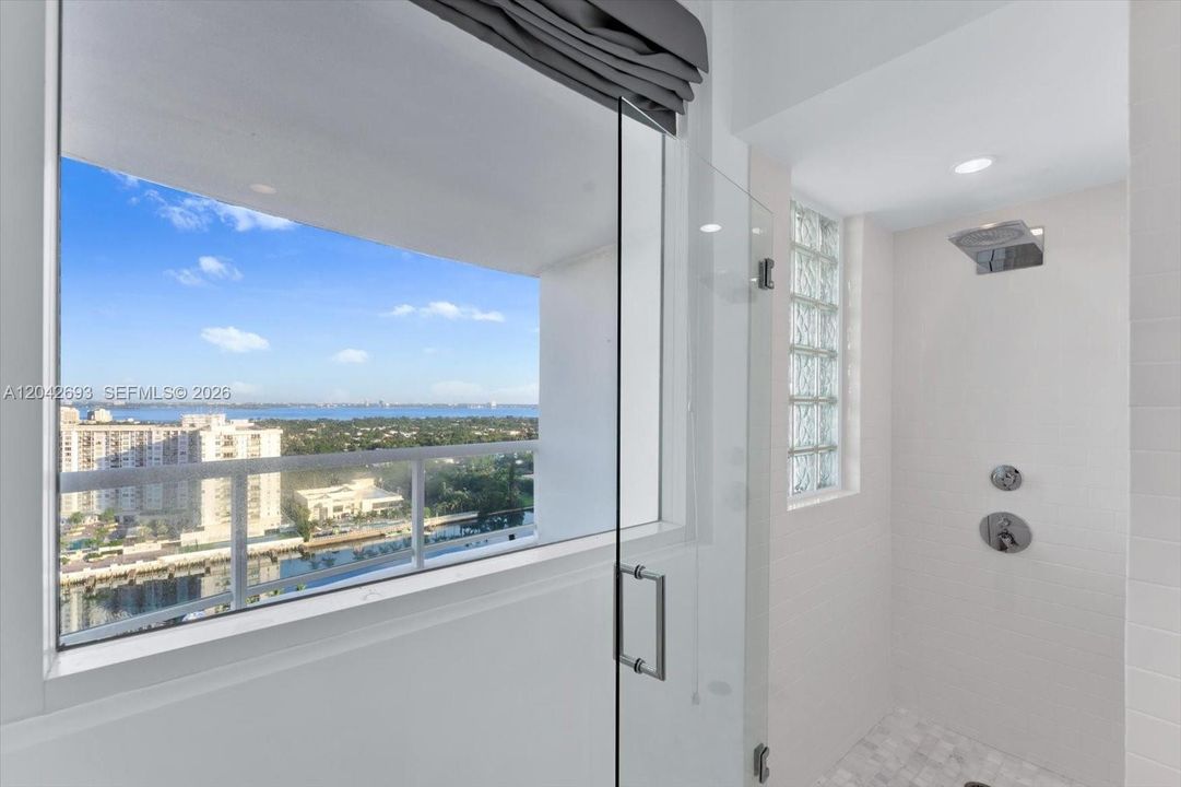 For Sale: $2,300,000 (2 beds, 2 baths, 1250 Square Feet)