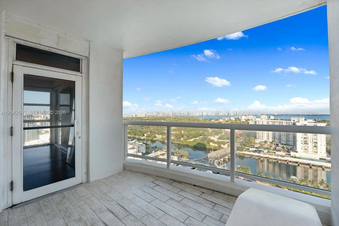 For Sale: $2,300,000 (2 beds, 2 baths, 1250 Square Feet)