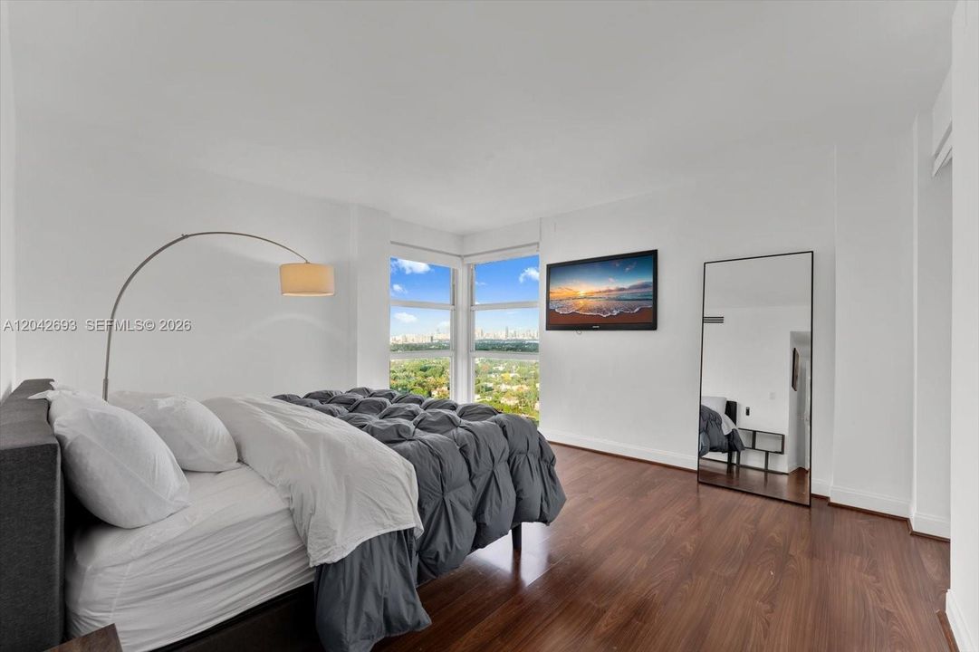 For Sale: $2,300,000 (2 beds, 2 baths, 1250 Square Feet)