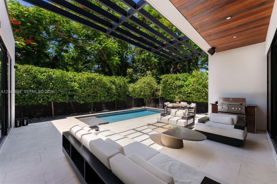 En Venta: $2,250,000 (3 camas, 4 baños, 2270 Pies cuadrados)