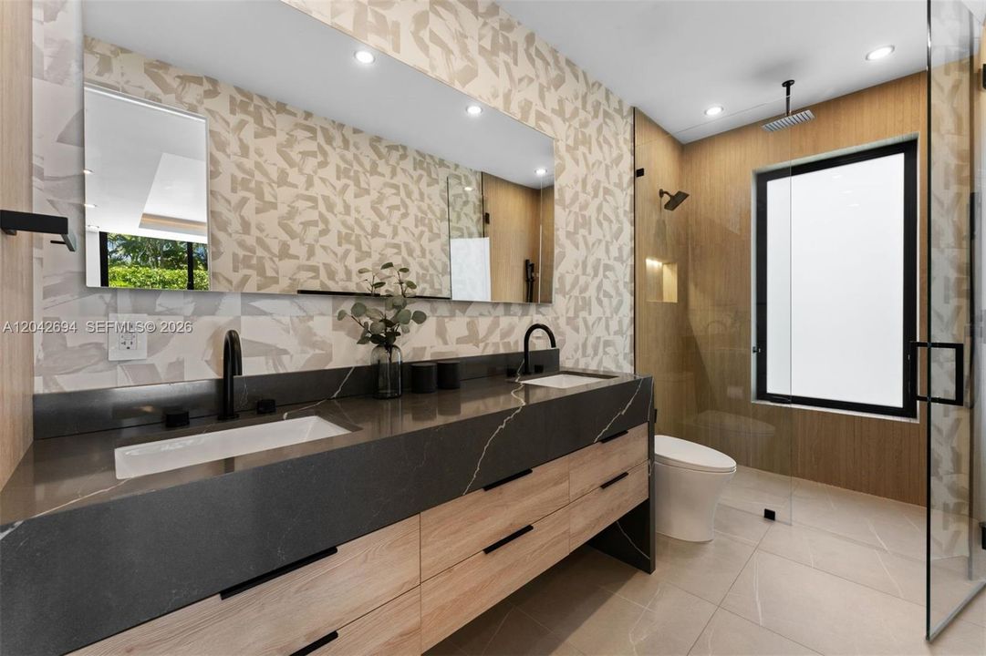 En Venta: $2,250,000 (3 camas, 4 baños, 2270 Pies cuadrados)