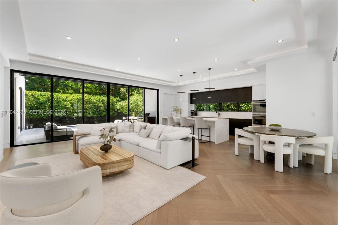 En Venta: $2,250,000 (3 camas, 4 baños, 2270 Pies cuadrados)