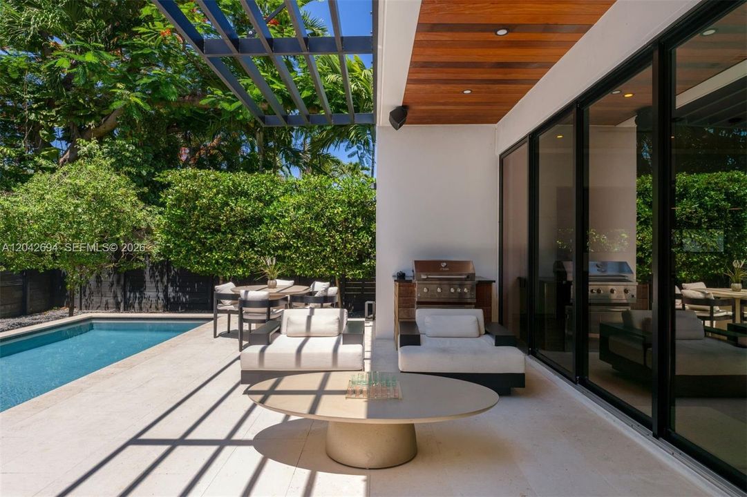 En Venta: $2,250,000 (3 camas, 4 baños, 2270 Pies cuadrados)