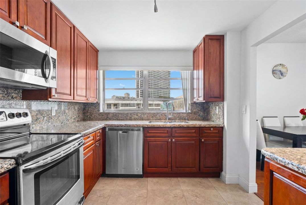 For Rent: $2,750 (2 beds, 2 baths, 1443 Square Feet)