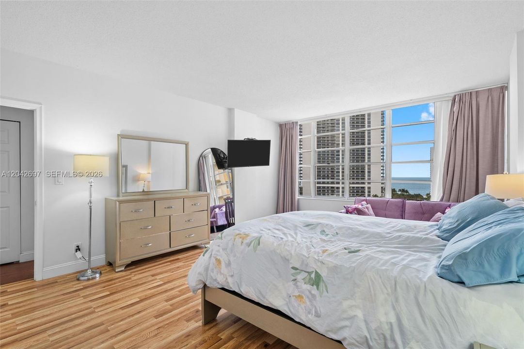 For Rent: $2,750 (2 beds, 2 baths, 1443 Square Feet)