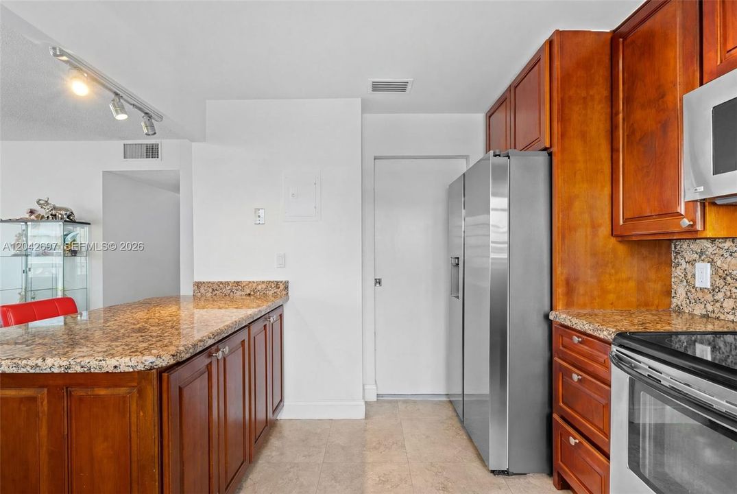 For Rent: $2,750 (2 beds, 2 baths, 1443 Square Feet)