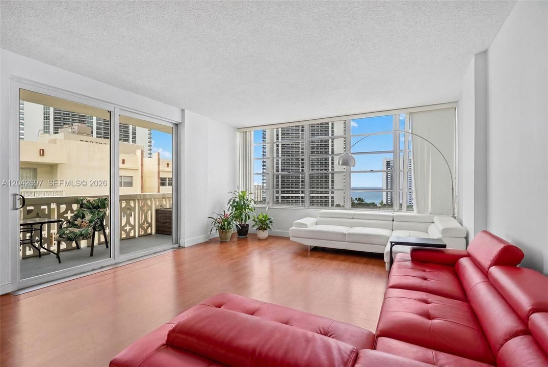 For Rent: $2,750 (2 beds, 2 baths, 1443 Square Feet)