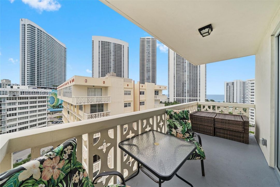 For Rent: $2,750 (2 beds, 2 baths, 1443 Square Feet)