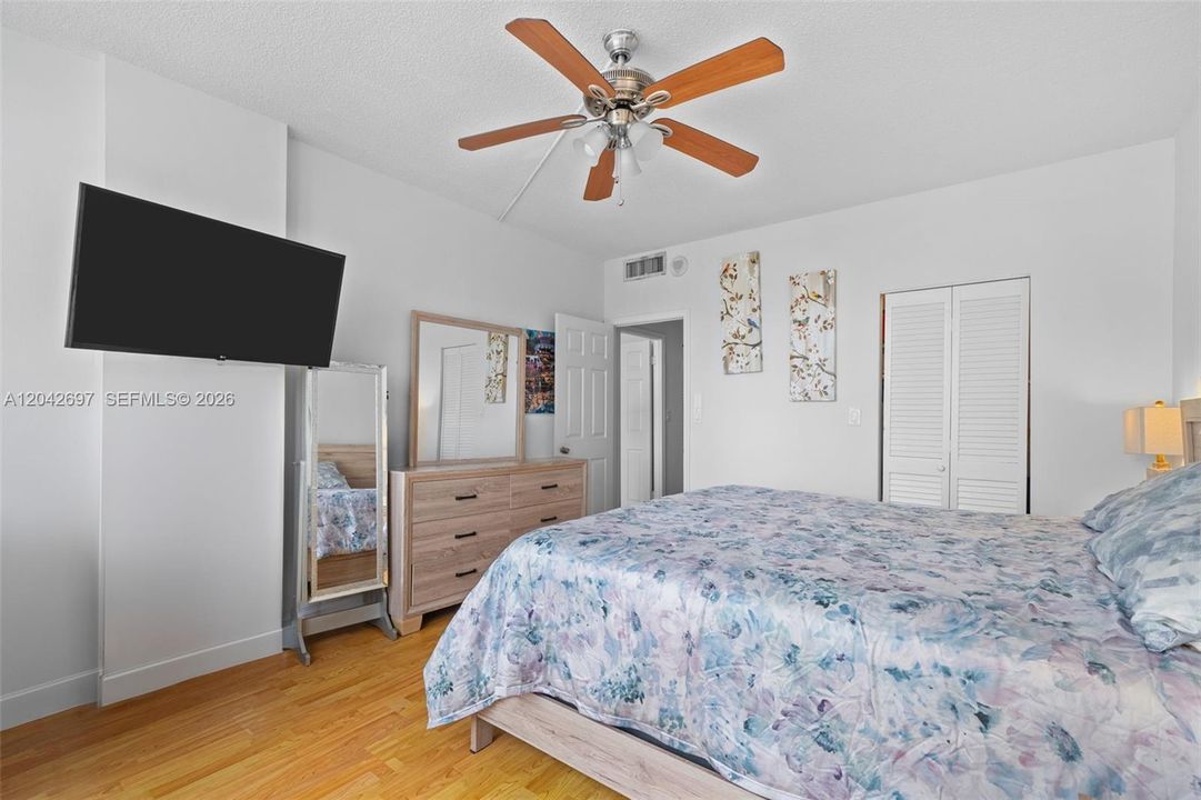 For Rent: $2,750 (2 beds, 2 baths, 1443 Square Feet)