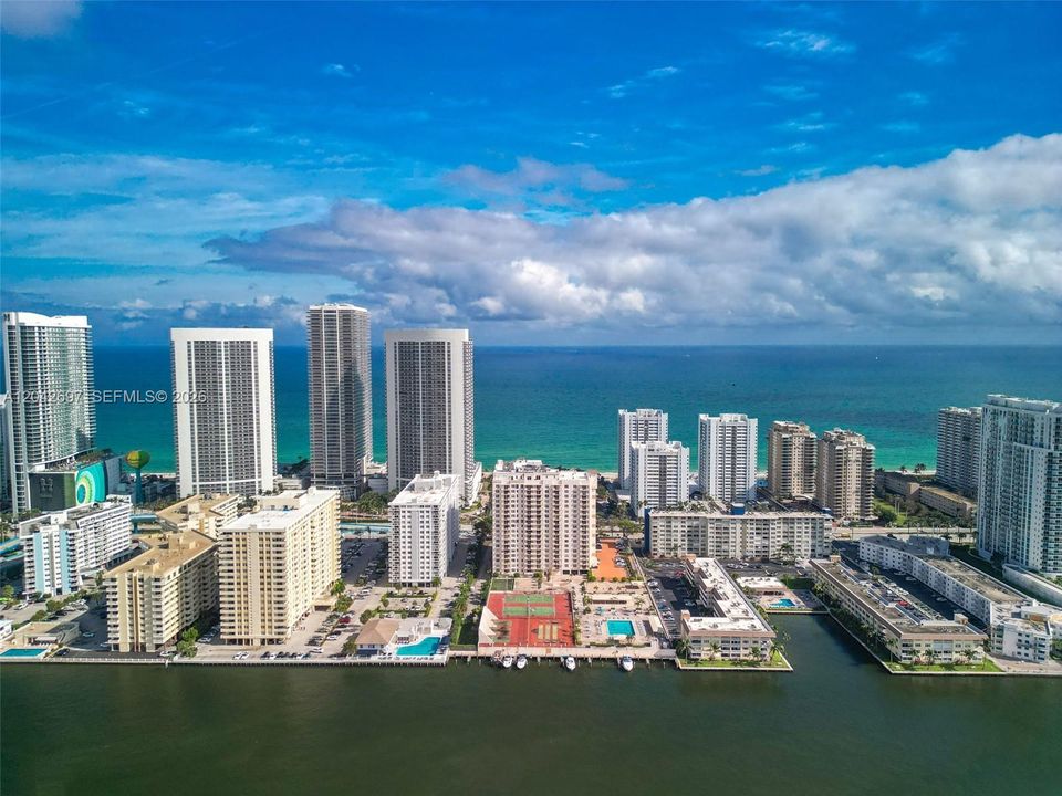 For Rent: $2,750 (2 beds, 2 baths, 1443 Square Feet)