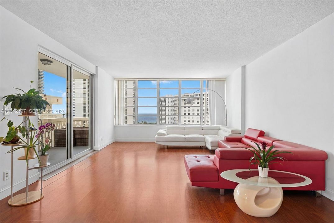 For Rent: $2,750 (2 beds, 2 baths, 1443 Square Feet)