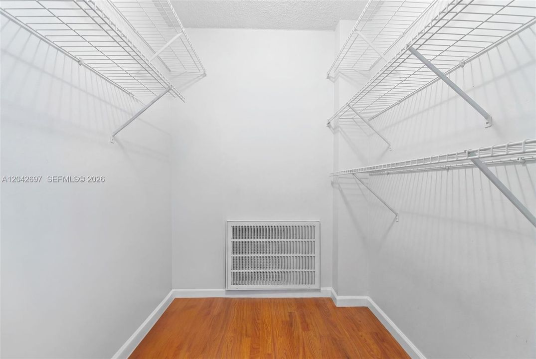 For Rent: $2,750 (2 beds, 2 baths, 1443 Square Feet)