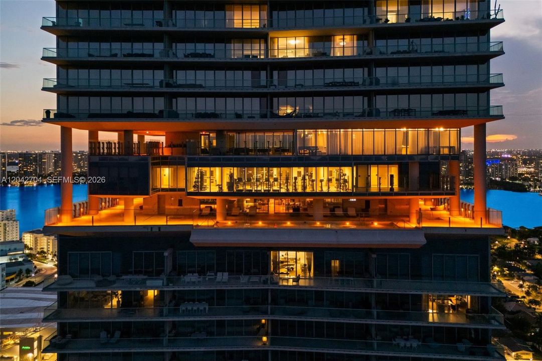 На продажу: $18,000,000 (5 спален, 7 ванн, 6740 Квадратных фут)