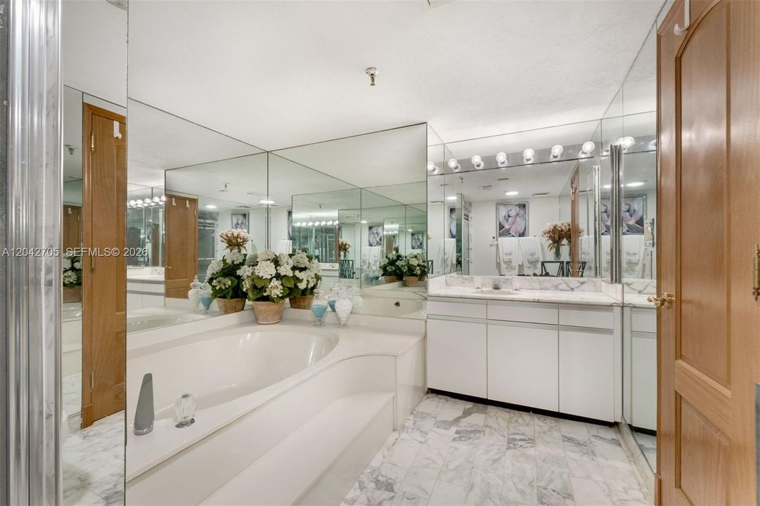 En Venta: $2,200,000 (3 camas, 3 baños, 2388 Pies cuadrados)
