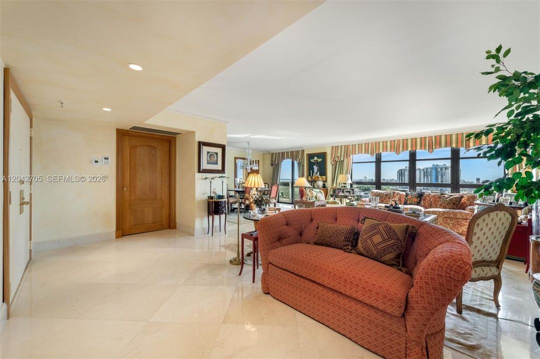 En Venta: $2,200,000 (3 camas, 3 baños, 2388 Pies cuadrados)