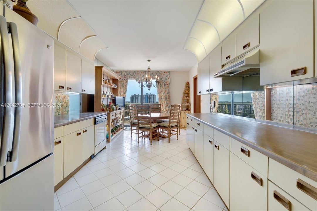 En Venta: $2,200,000 (3 camas, 3 baños, 2388 Pies cuadrados)